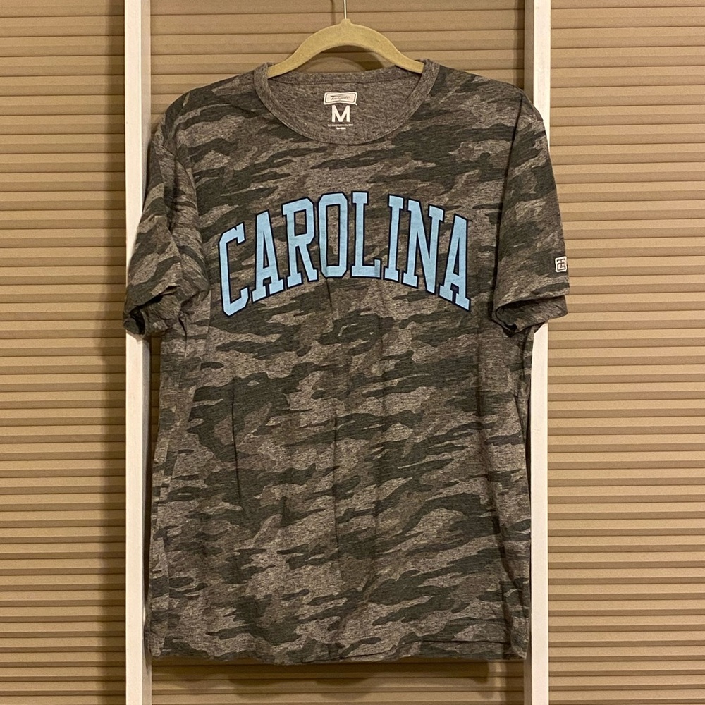 UNC Chapel Hill Tar Heels camo graphic tee size medium